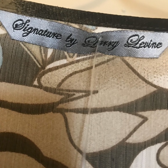 Gorgeous top - Picture 2 of 2